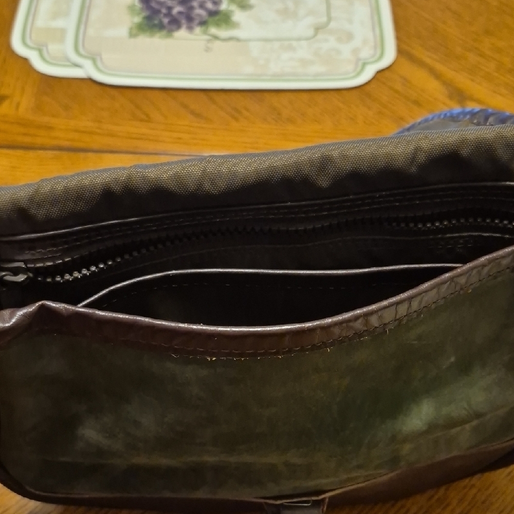 Vintage Duluth Minn Green and Brown Crossbody Bag with Adjustable Strap - Picture 3 of 9